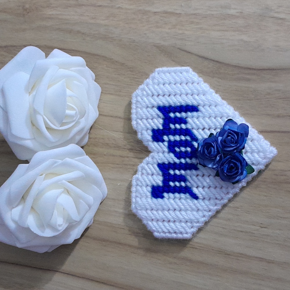 Handmade Plastic Canvas Mom heart magnet